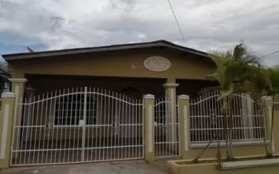 Se vende casa de 3 recámaras y 2 baños en las Cumbres