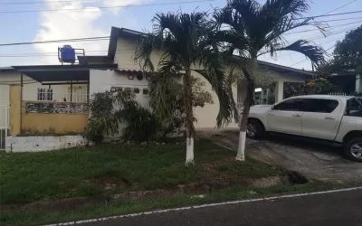 Se vende propiedad comercial de 11 apartamentos pequeños