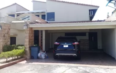 Se vende hermosa  y amplia casa 3 recamaras en Bethania