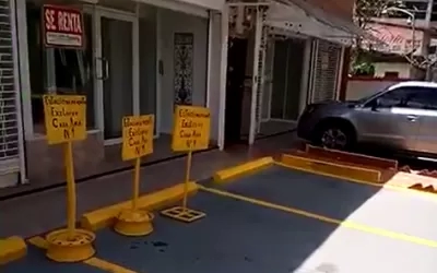 Se alquila  local céntrico de 200m² entre Obarrio y Vía España: 2 Oficinas, 1 Baño