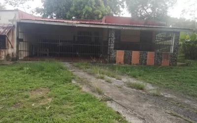 Se vende casa ubicada en Cáceres Arraiján con amplio terreno  