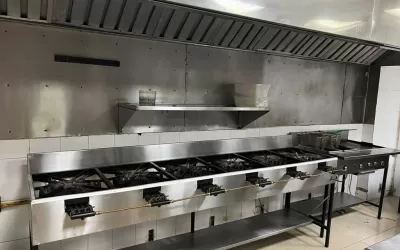 Se alquila local de 2 pisos para restaurante  en el Carmen