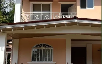 Alquiler de Casa Amoblada en Clayton: 3 Recámaras, 3 Baños, Terraza | U$2,500/mes