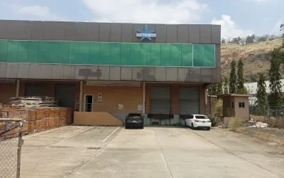 Alquiler de Bodega de 1,600m² en Parque Industrial | Espacio con Oficinas y Normativas
