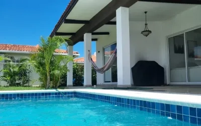 Venta de Hermosa Casa en Urbanización Cerrada con Garita y Vigilancia 24 Horas