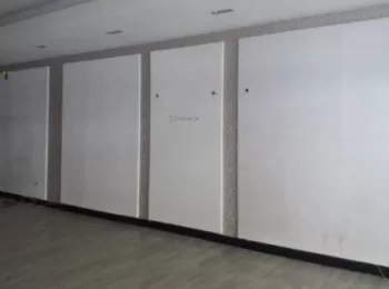 Se alquila local a pocos pasos de Vía España