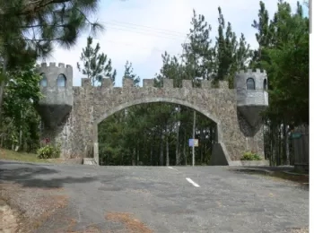 Se vende de terreno de 1,560m² en Cerro Azul con cancha de tenis