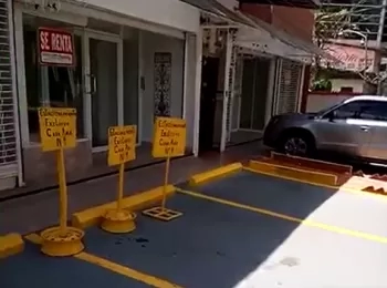 Se alquila  local céntrico de 200m² entre Obarrio y Vía España: 2 Oficinas, 1 Baño