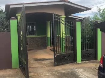 Se alquila casa de 3 recámaras ubicada en Villas del Bosque, Mañanitas