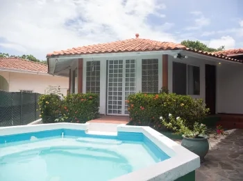 Se alquilan cabañas amobladas en Coronado Costa Esmeralda a 3 minutos de la playa