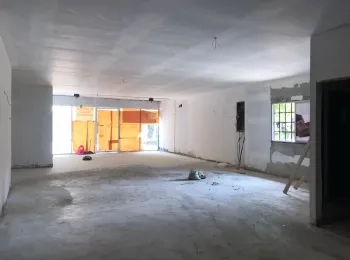 Se alquila local comercial en el Cangrejo